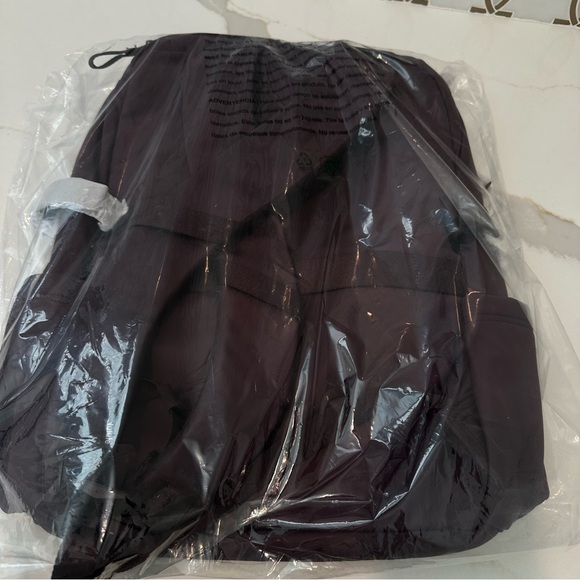 Lululemon New Crew Backpack 22L Updated Black Plum main image 12